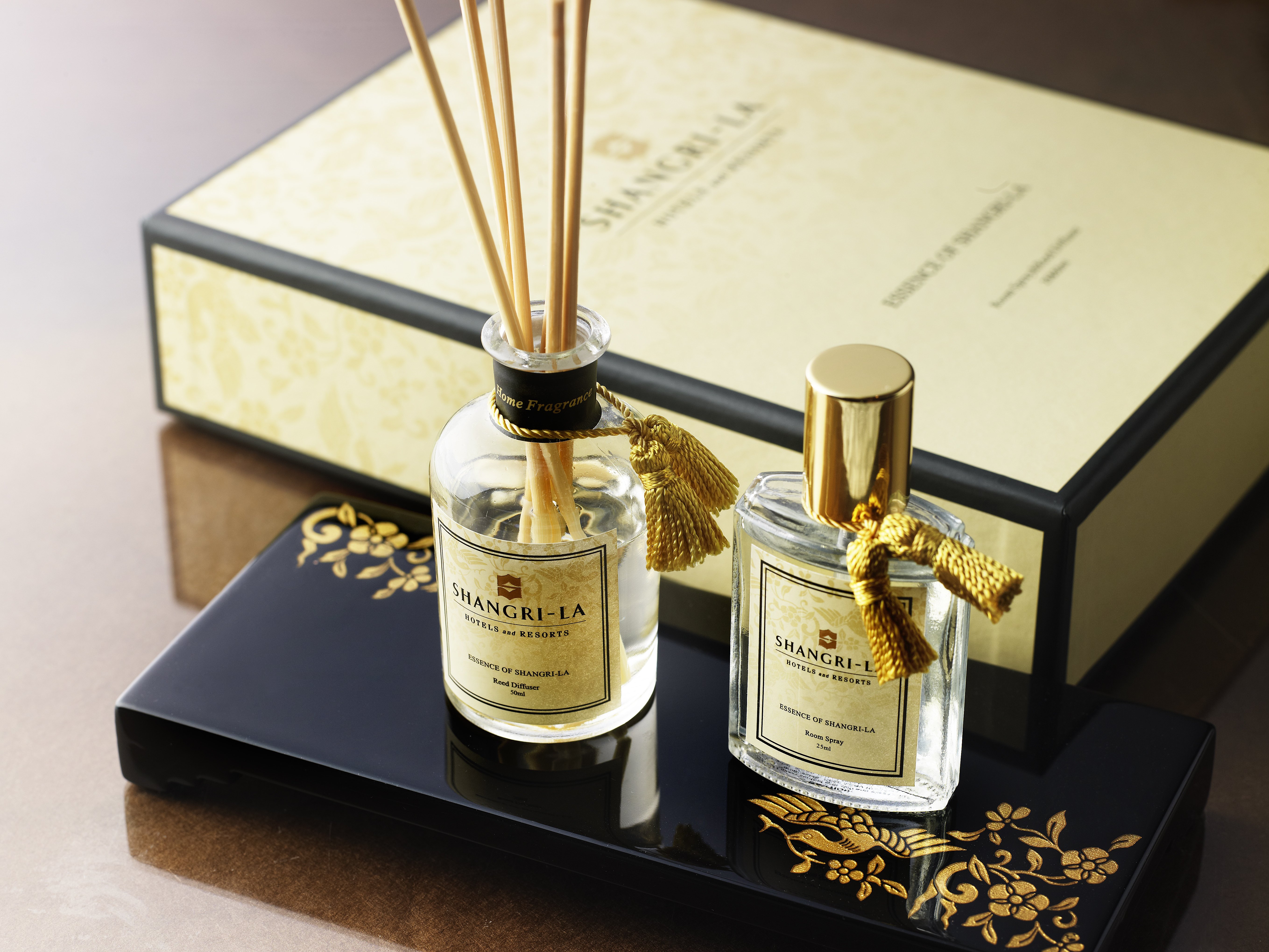 Shangri-La Essence Set Room Spray & Reed Diffuser with Lacquer Tray