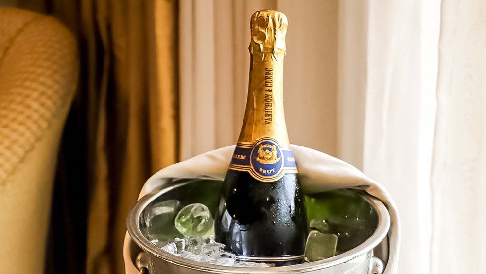 SPARKLING WINE