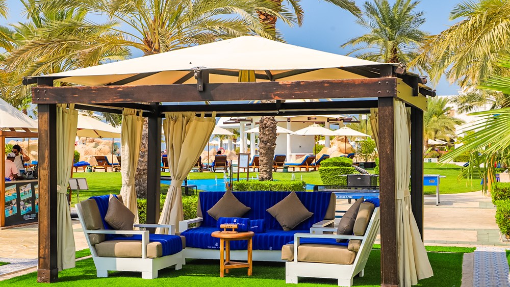 POOL & BEACH CABANA