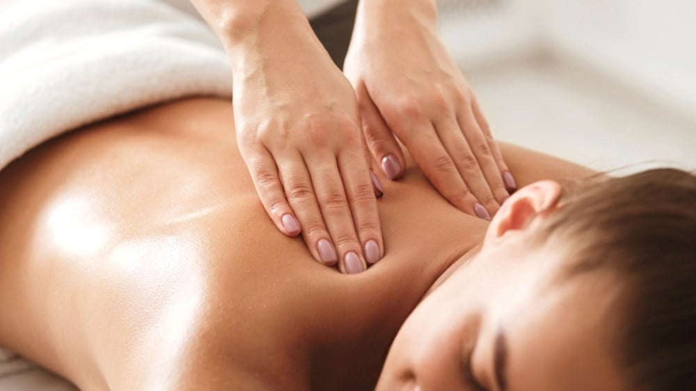 AROMA MASSAGE (90 MINUTES)