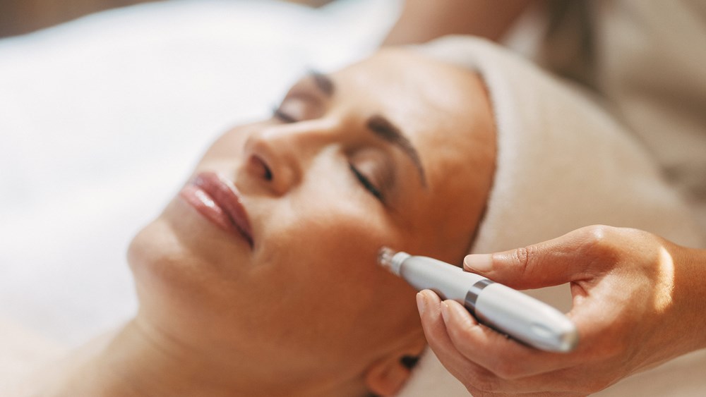 feather touch™ facial - 80 minutes