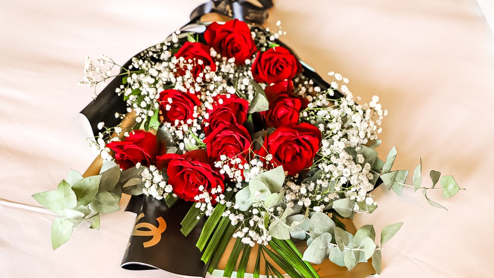 BOUQUET OF 1O ROSES